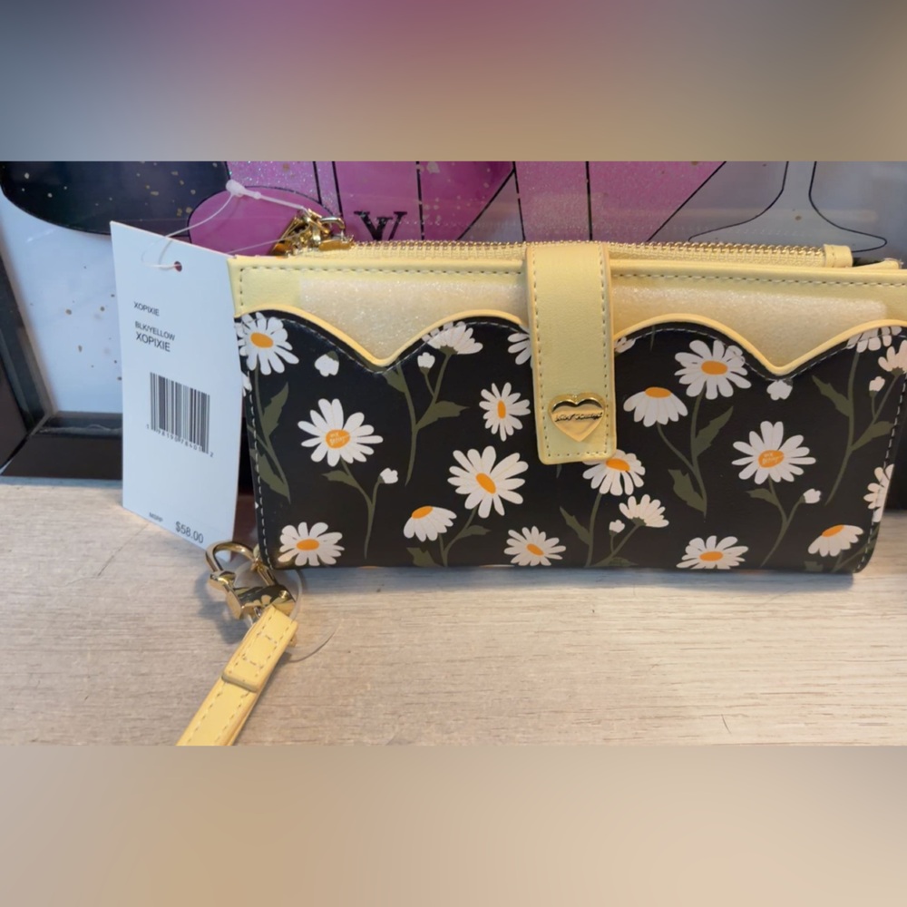 Betsy Johnson Daisy flower continental wallet